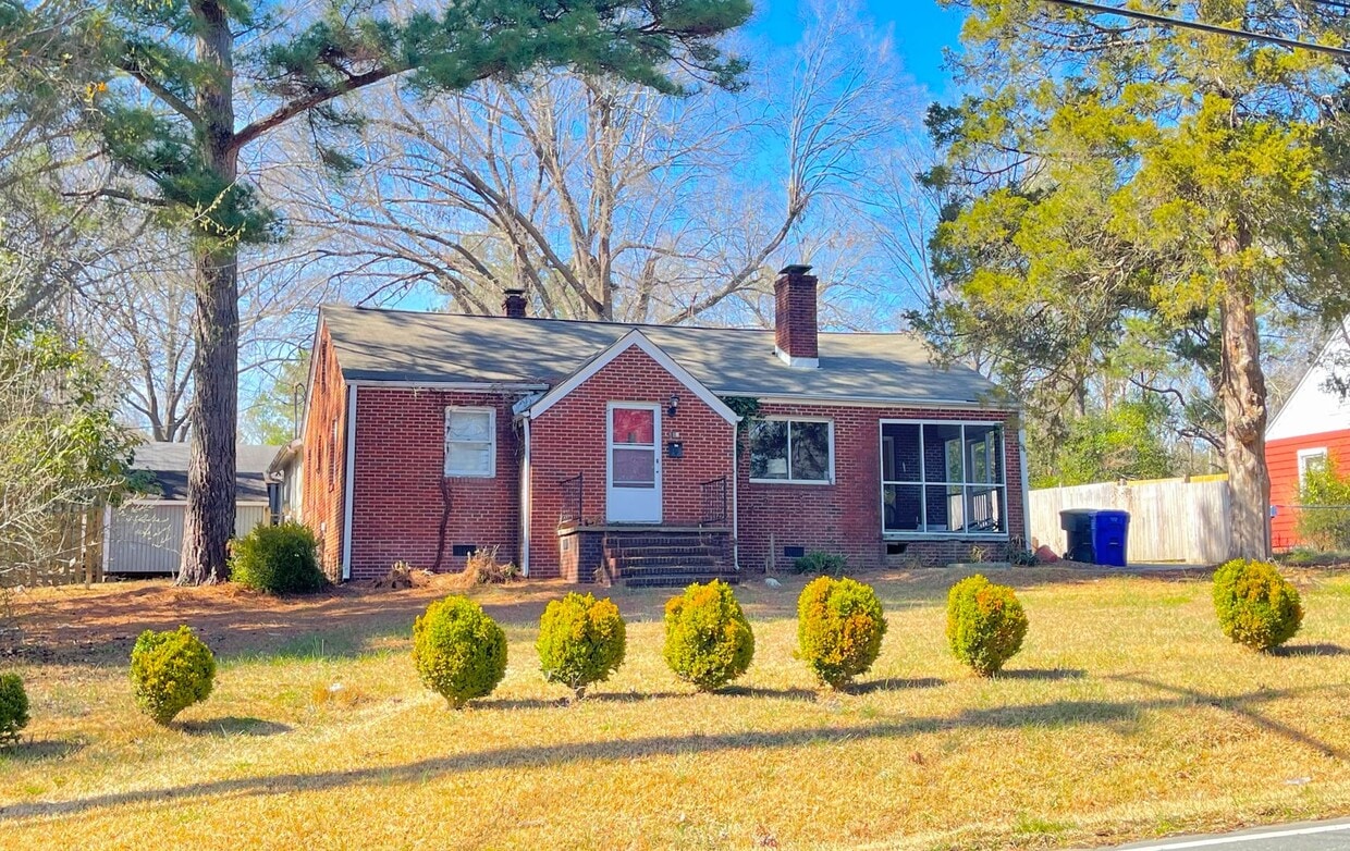 Carrboro Cool! Unique 4 bedroom house with... - Carrboro Cool! Unique 4 bedroom house with...