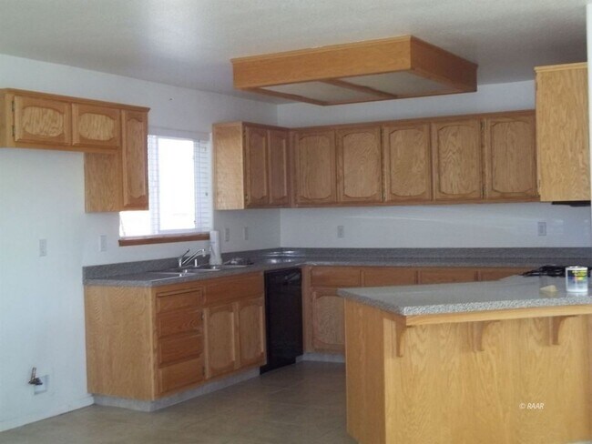 Foto del edificio - Charming 3 Bed, 2 Bath Rental with Convenient Features - $1,500 Deposit