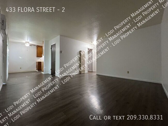 Foto del edificio - Downstairs 2 Bedroom