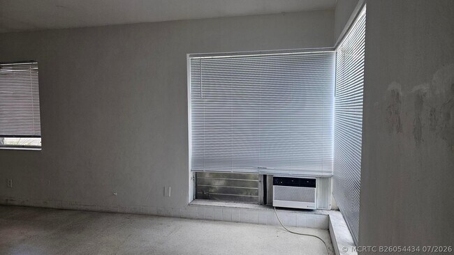 Foto del edificio - 2734 NE 32nd St