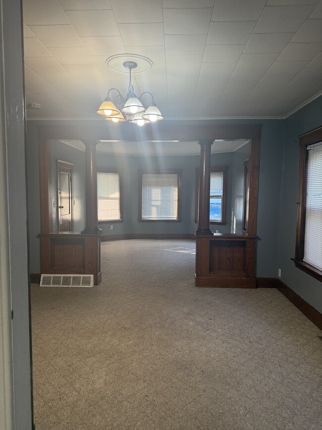 Building Photo - 41 Elm St