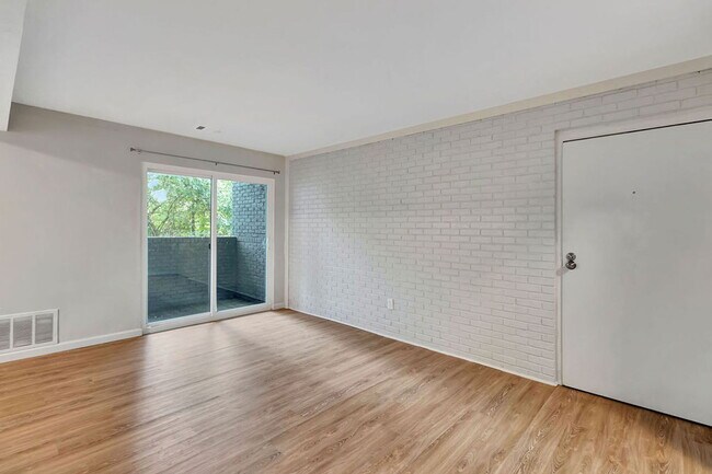 Foto del edificio - 4302 Batavia Meadows Dr