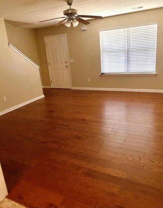 Building Photo - Exquisite Three Bedroom Home in Northeast Columbia!