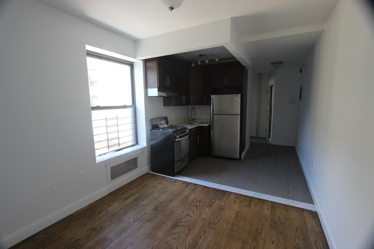 Primary Photo - 426 E 116th St