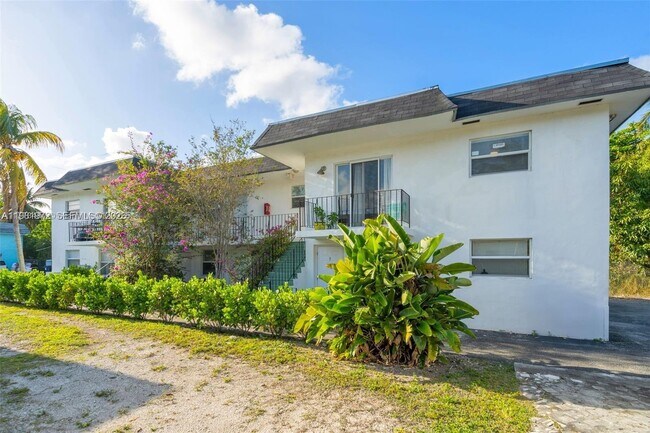 Building Photo - 8315 NE Miami Ct