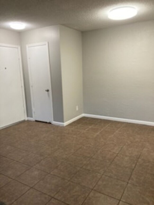 Foto del edificio - SW 1 bedroom 1 bath apartment for rent