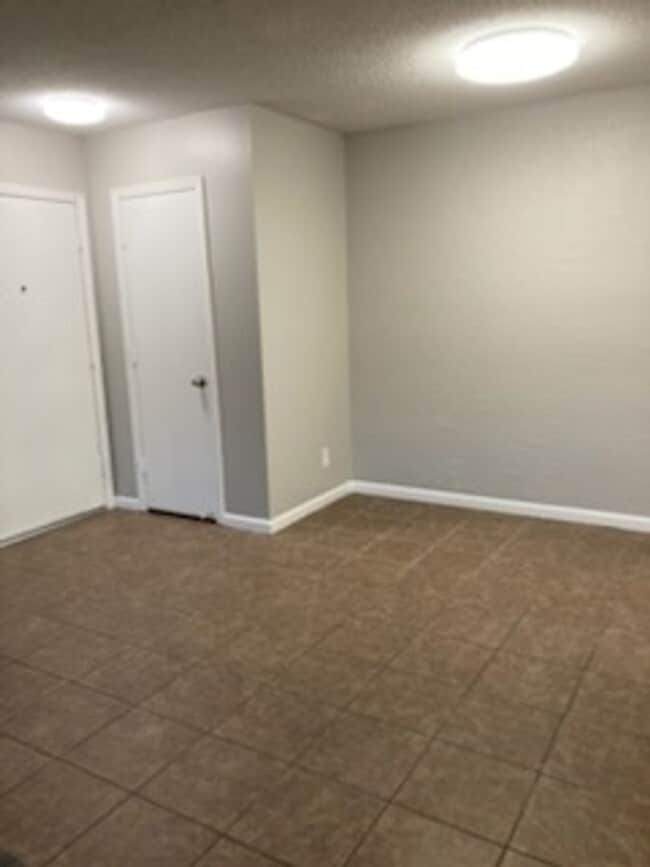 Building Photo - SW 1 bedroom 1 bath apartment for rent