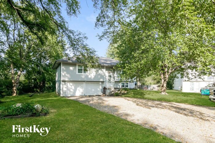 Primary Photo - 1712 NE White Dr