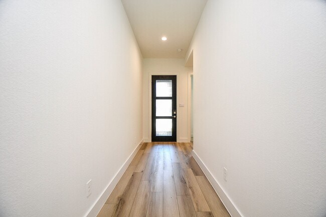 Foto del edificio - 215 Springfield Terrace Dr