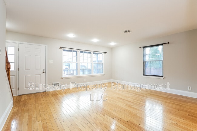 Building Photo - 5 Isa Ct