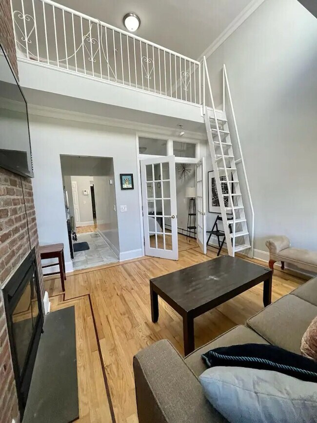 Building Photo - 468W W 47th St