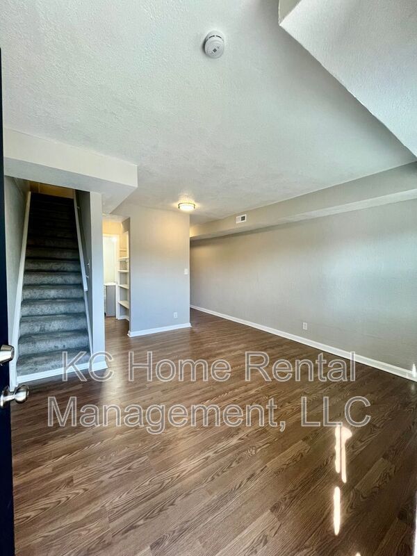 Building Photo - 4046 The Paseo