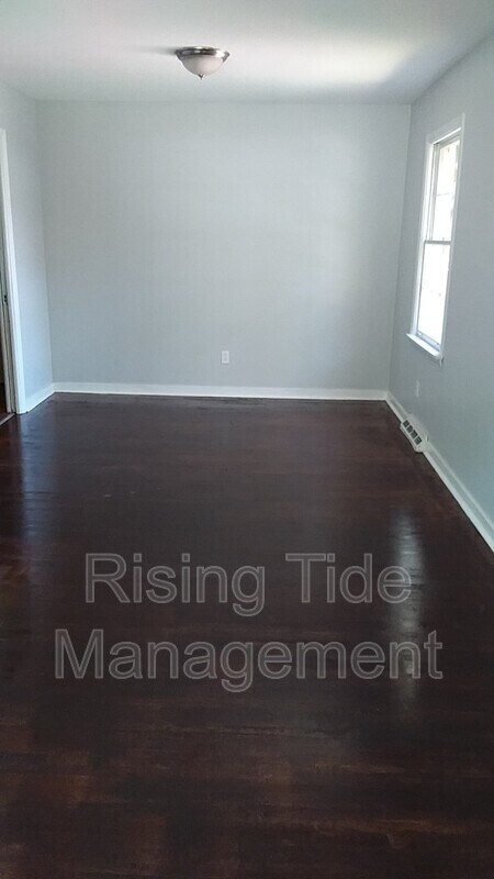 Foto del edificio - 825 Sherwood Forest Dr