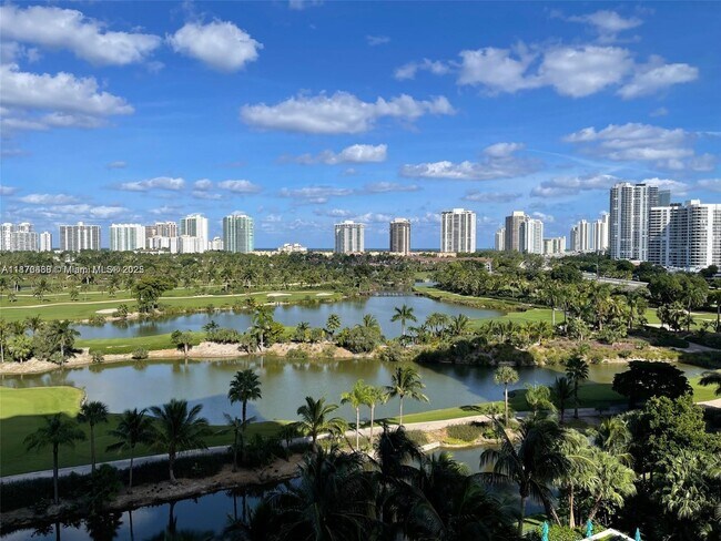 Foto del edificio - 19501 W Country Club Dr