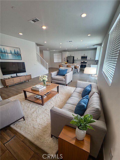 Foto del edificio - 401 Mistyblue Ct