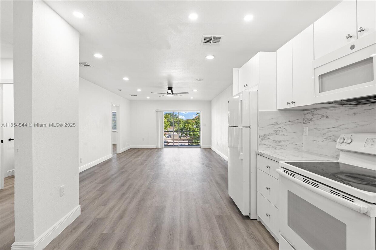 Primary Photo - 1400 NE 57th Ct