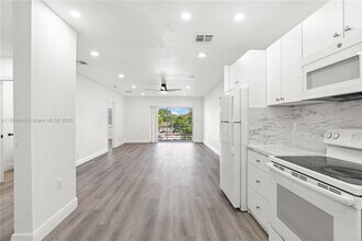 Building Photo - 1400 NE 57th Ct