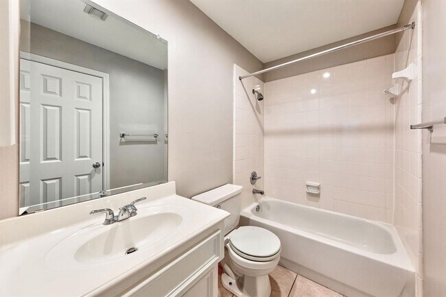 Foto del edificio - 1247 W 17th St