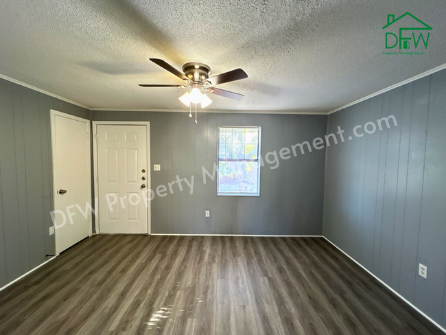 Building Photo - Newly Renovated 2-Bedroom Apartment For Le...