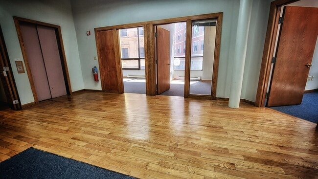 Hardwood Floors - 43 Kingston St