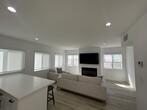 Sala de estar con chimenea de gas/leña. - 221 36th Pl