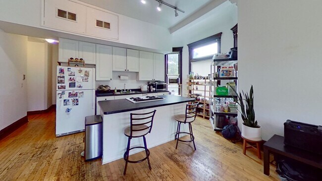 Foto del edificio - 859 W Oakdale Ave
