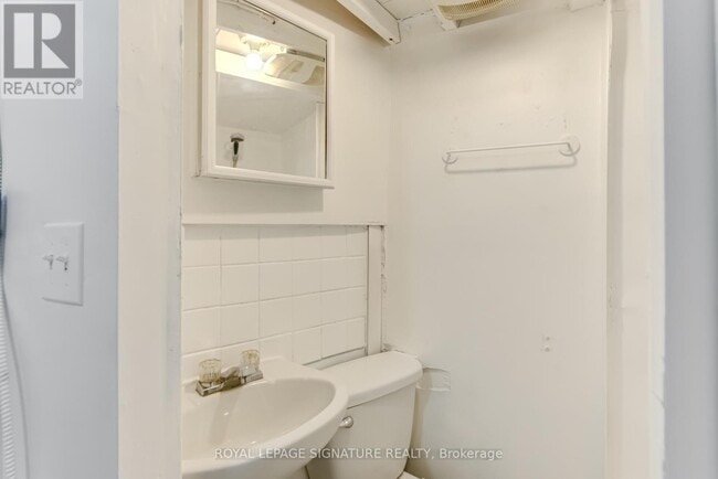 Building Photo - 3042 Dundas St W