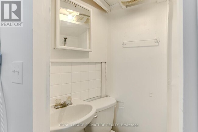 Photo du bâtiment - 3042 Dundas St W