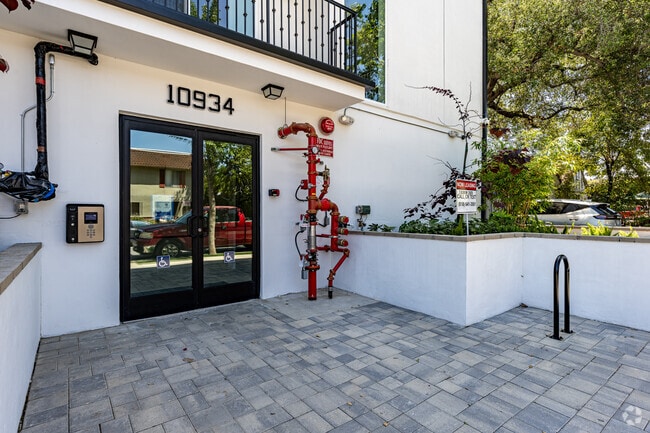 Entrance - 10934 Peach Grove St