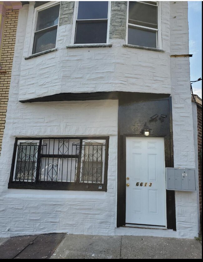 Building Photo - 6613 Lebanon Ave