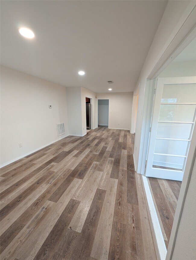 Foto del edificio - 4110 Ella Blvd