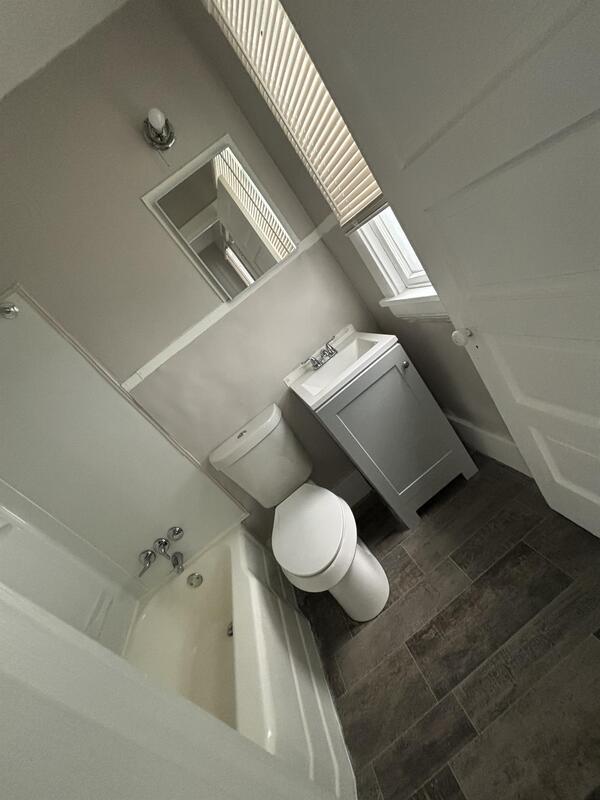 Foto del edificio - 9422 Dickens Ave
