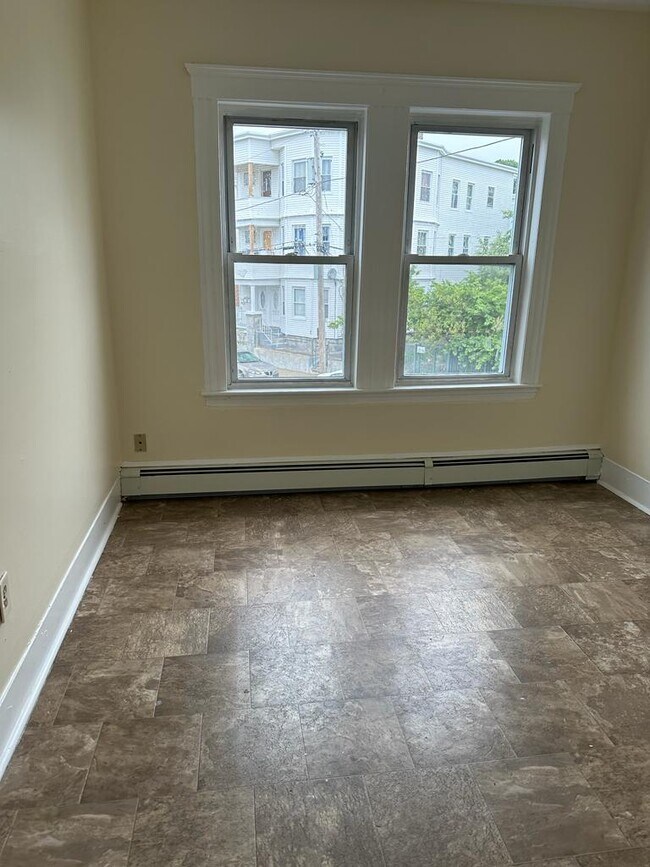 Building Photo - 20 Basswood St