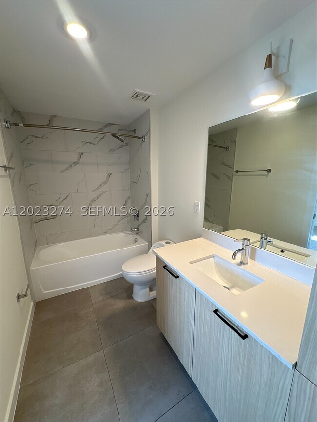 Building Photo - 16395 Biscayne Blvd