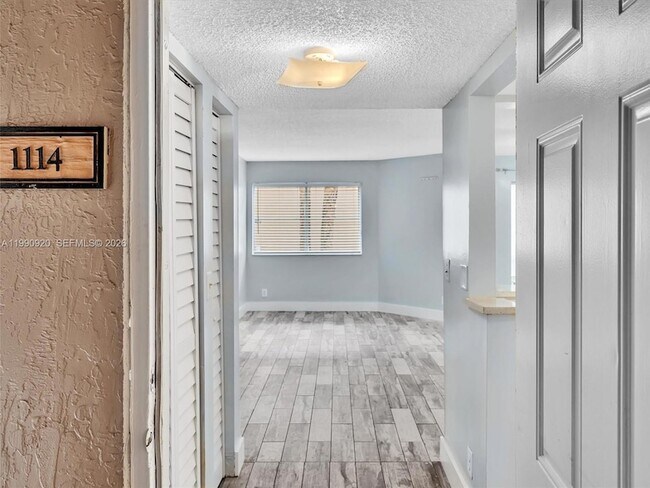 Foto del edificio - 9777 Westview Dr