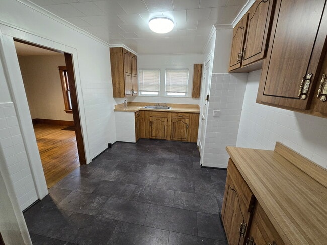 Building Photo - 2460 Willow Ave