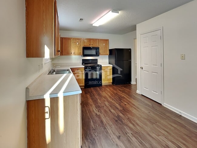 Building Photo - 1003 Glen Hollow Dr