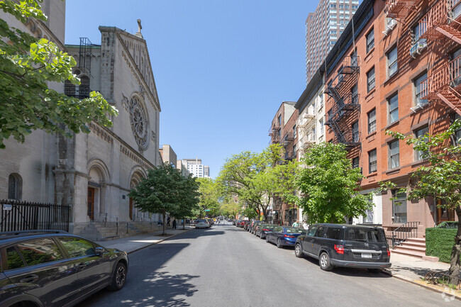 Building Photo - 407 E 87th St