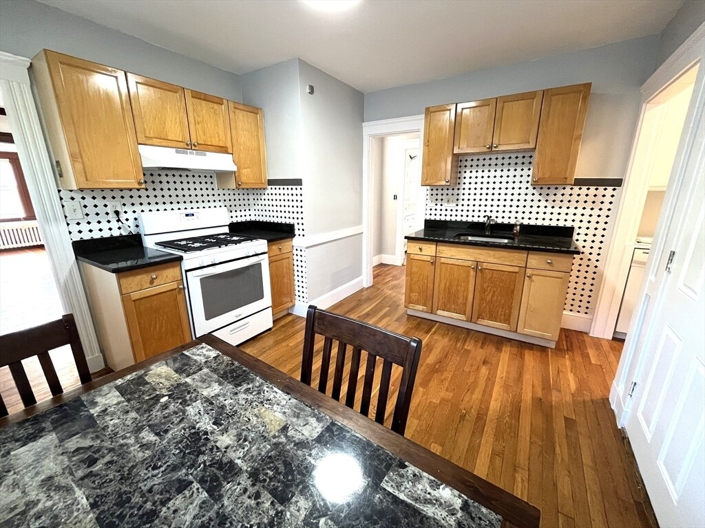Primary Photo - 130 Grove St