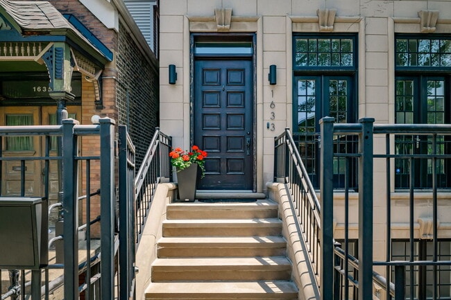 Building Photo - 1633 N Wolcott Ave