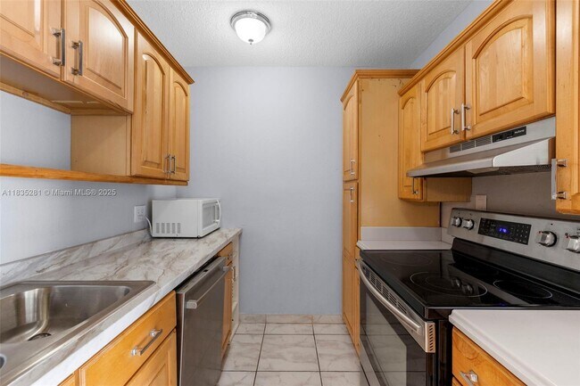 Foto del edificio - 2028 SW 103rd Ct