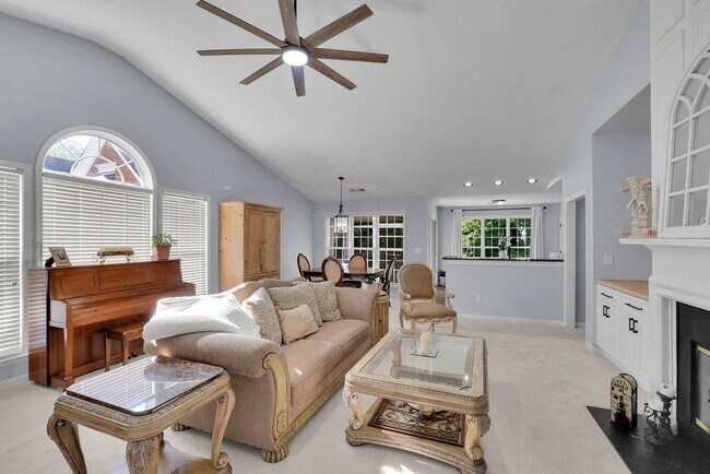 Foto del edificio - 6760 Waveland Dr