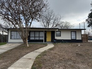 Building Photo - 402 Surrels Ave