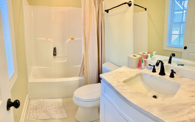 Building Photo - 338 Villa View Dr