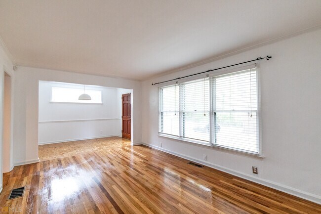 Building Photo - 618 Scott Cir