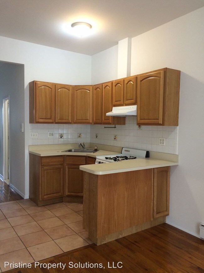 Building Photo - 152 Dupont St