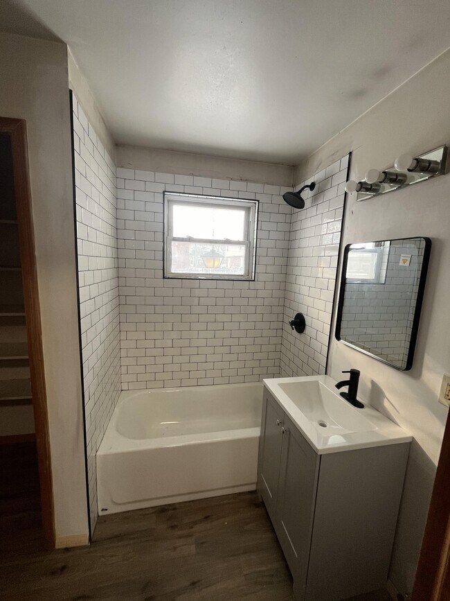 Building Photo - 4167 Ellery Dr