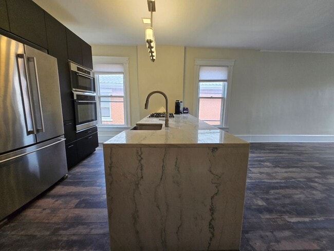 Building Photo - Charming 2BR Top Floor Apartment in Columbus