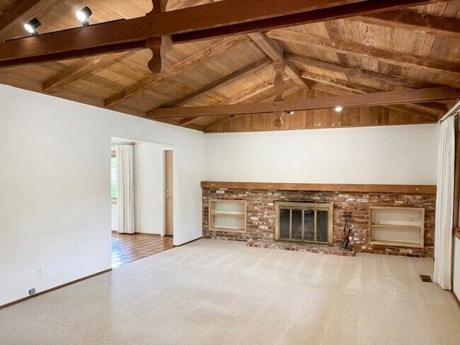 Building Photo - Charming single level 4 bedroom, 2 bath Lafayette home-Move in ready!