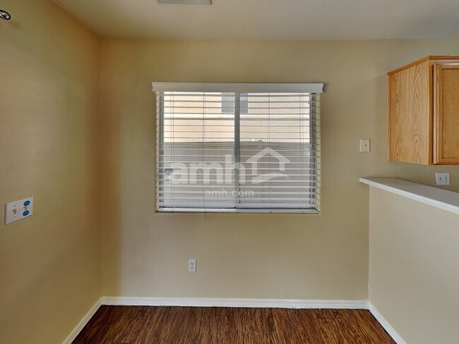 Foto del edificio - 986 Cantabria Heights Ave